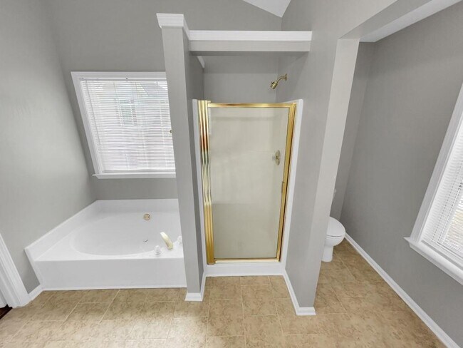 Building Photo - 1926 Leacroft Ct