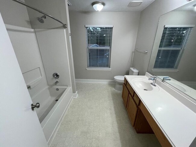 Building Photo - 906 Yacht Ct