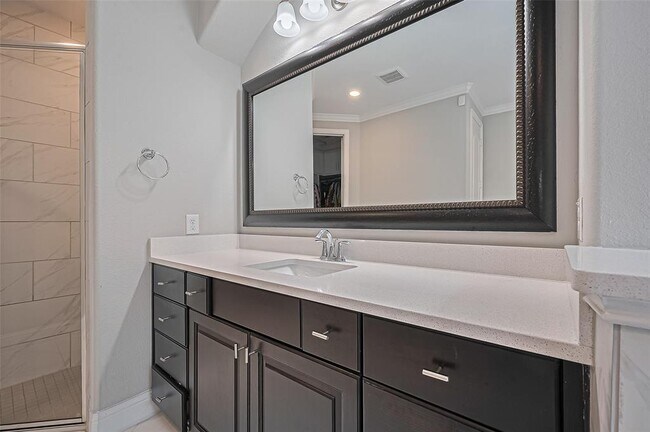 Building Photo - 16818 Calcots Dr