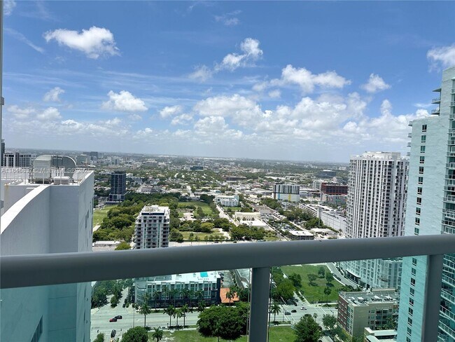 Building Photo - 1800 N Bayshore Dr
