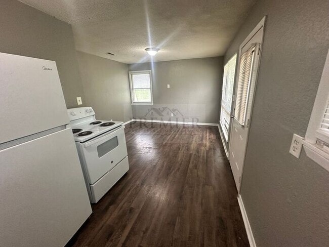 Building Photo - 6205 E 152nd Ter #A, Grandview, MO 64030 2...