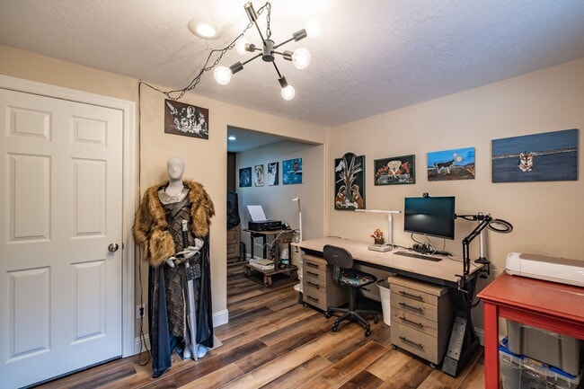 Building Photo - Must See in Bartel’s Canyon View Estates!