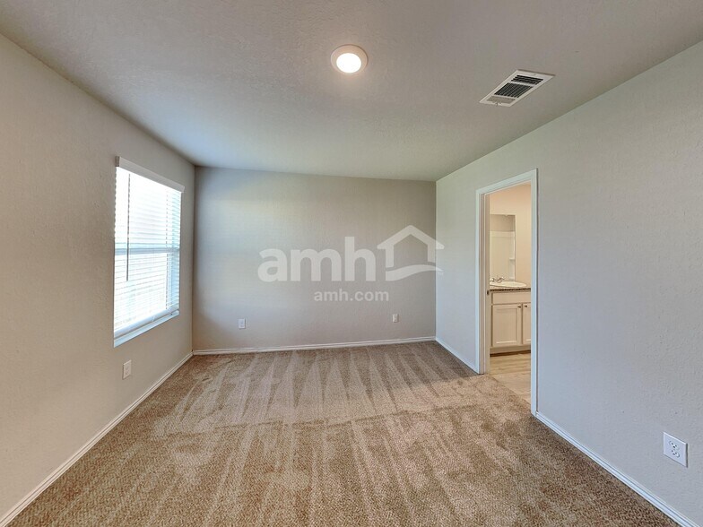 Building Photo - 10419 Varmus Dr