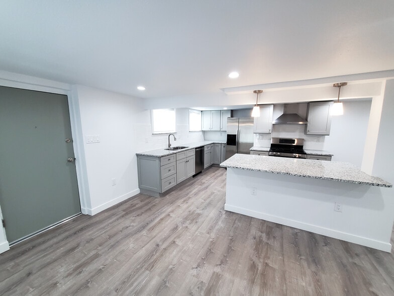 Building Photo - 3595 S Bannock St