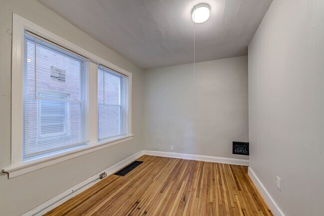 Building Photo - 3953 Tholozan Ave