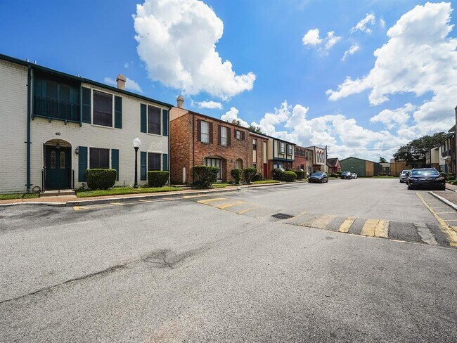 Building Photo - 7700 Creekbend Dr