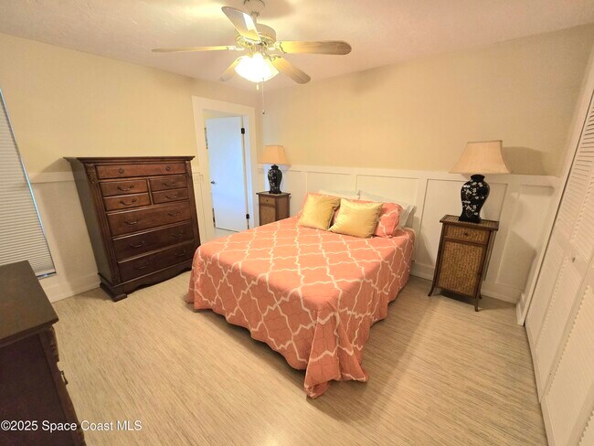 Building Photo - 107 La Costa St