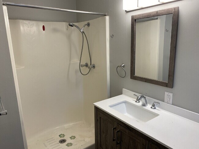 Building Photo - 14901 Dutchmans Dr