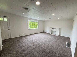 Building Photo - 3 Bedroom 1 Bathroom Greenwood Home!