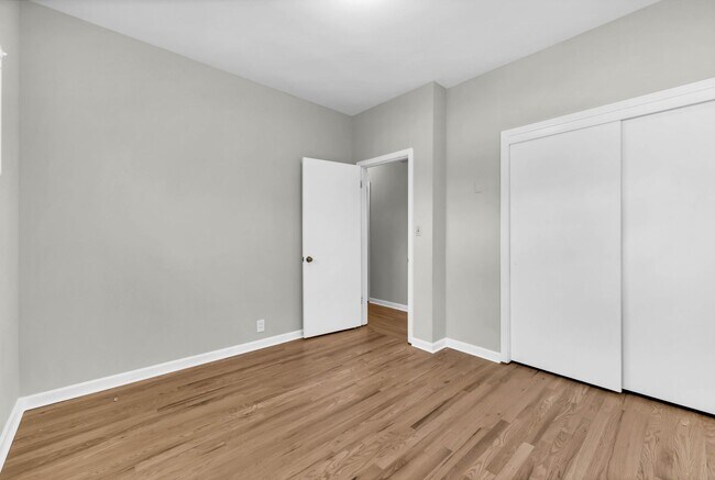 Building Photo - 780 Rossview Rd