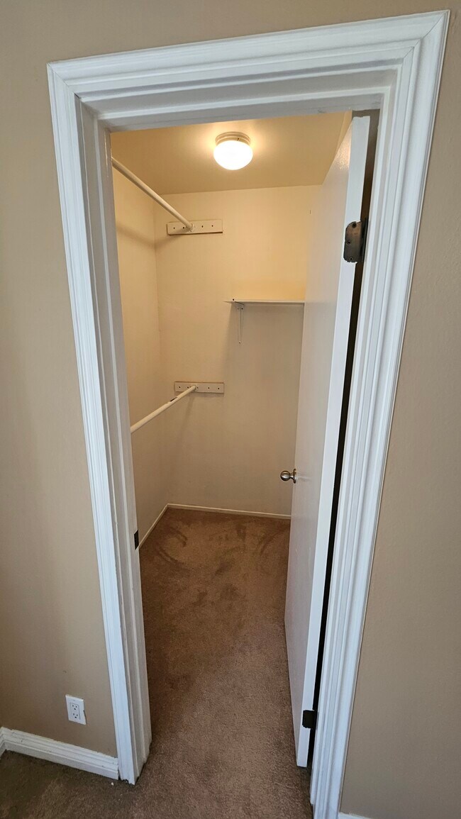 Building Photo - 279 N Holliston Ave