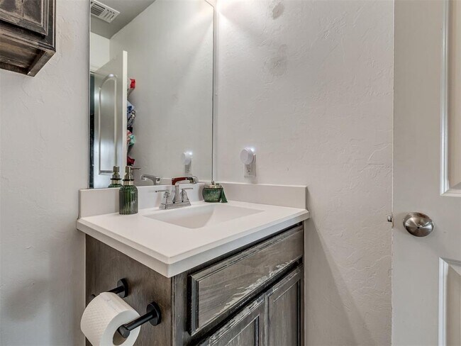 Building Photo - 15120 Nightshade Dr