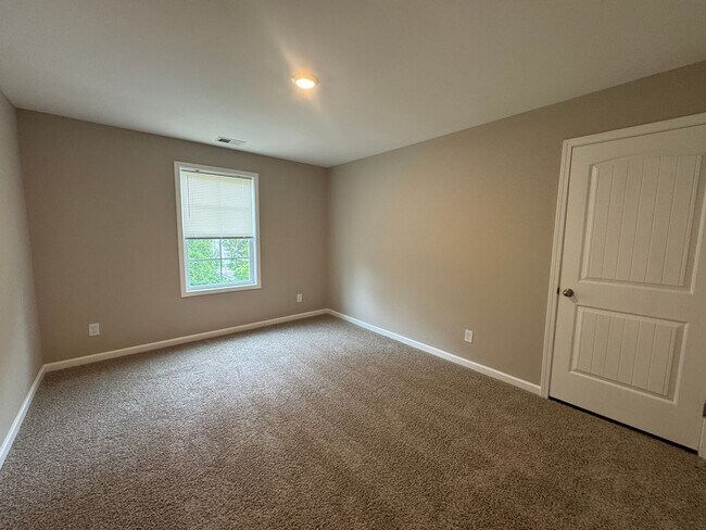 Building Photo - 211 Mountaindale Dr