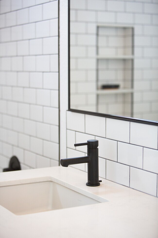 Building Photo - 593 Sweet Pea Pl