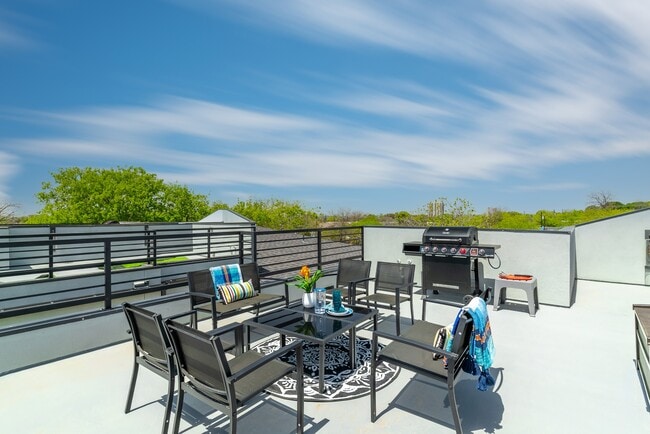 Building Photo - 719 Eleanor Ave