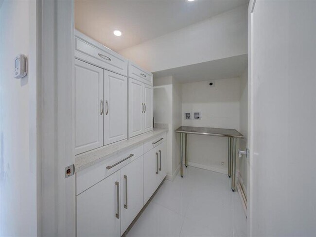 Building Photo - 2500 E Las Olas Blvd