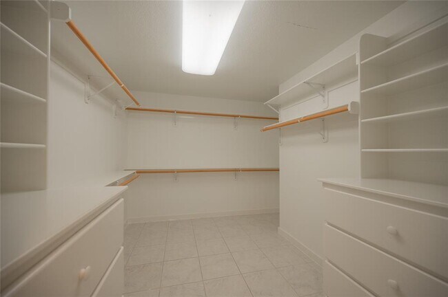 Building Photo - 16623 Park Green Way