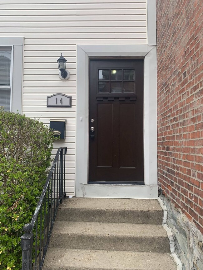 Building Photo - North Shore - 4 BR, 2 Bath with High-End K...