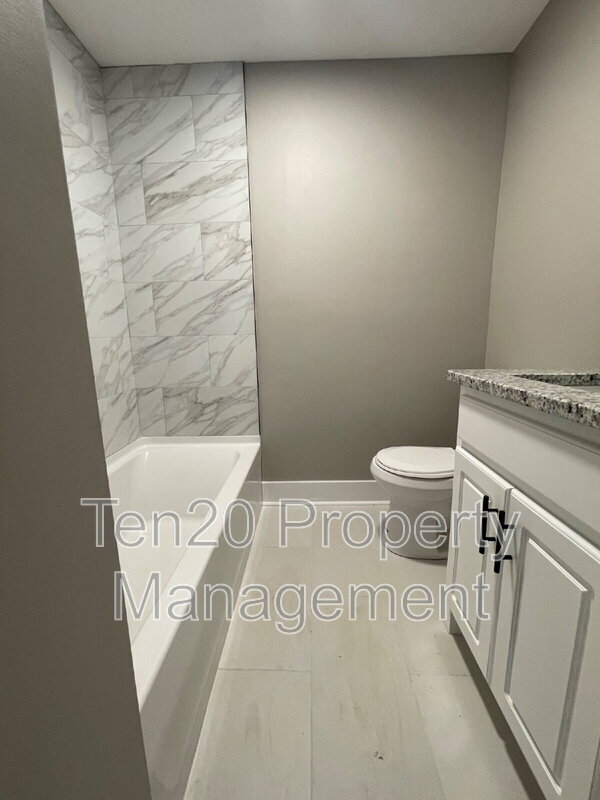 Building Photo - 1720 19th Ave