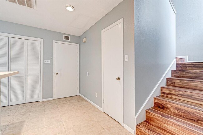 Building Photo - 7983 Kendalia Dr