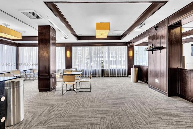 Building Photo - 600 NE 36th St