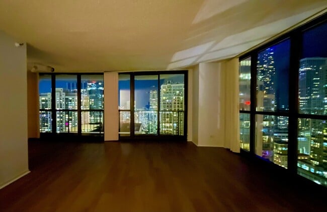 Building Photo - 10 E Ontario St