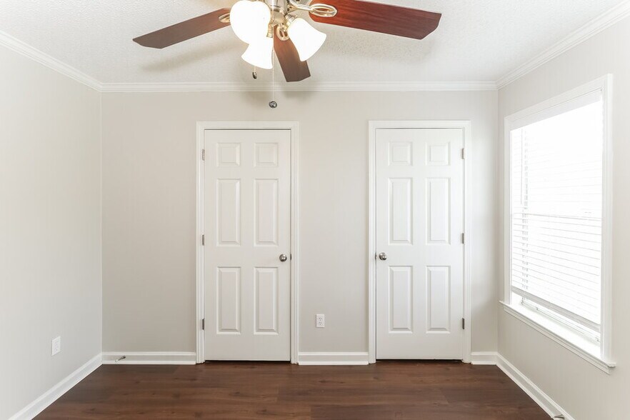 Building Photo - 7780 Meadow Vale Dr