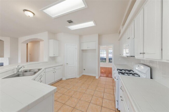 Building Photo - 2403 Branum Dr