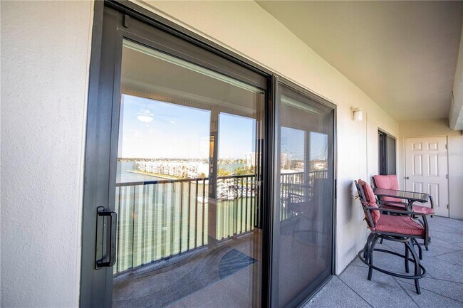 Building Photo - 7300 Sun Island Dr S