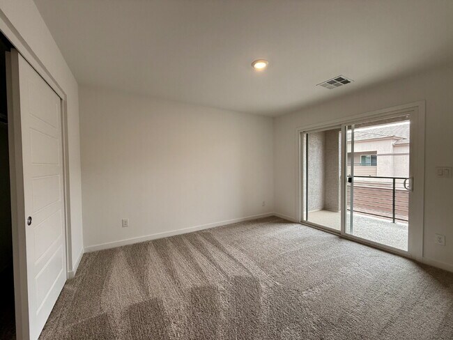 Building Photo - 3 BED 2.5 BATH 2 BALCONY 2 CAR GARAGE TOWNHOUSE IN HENDERSON FOR RENT!!