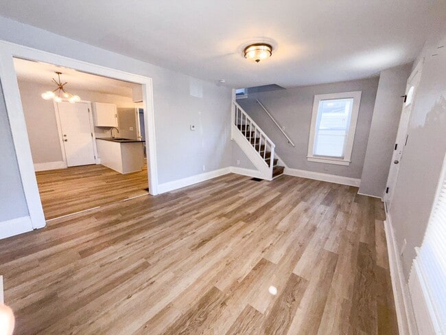 Building Photo - Elegant 3-Bedroom Home with Designer Finishes & Private Backyard!