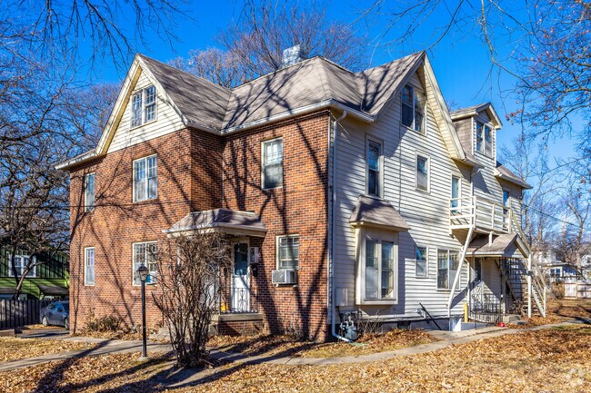Building Photo - Waveland Place