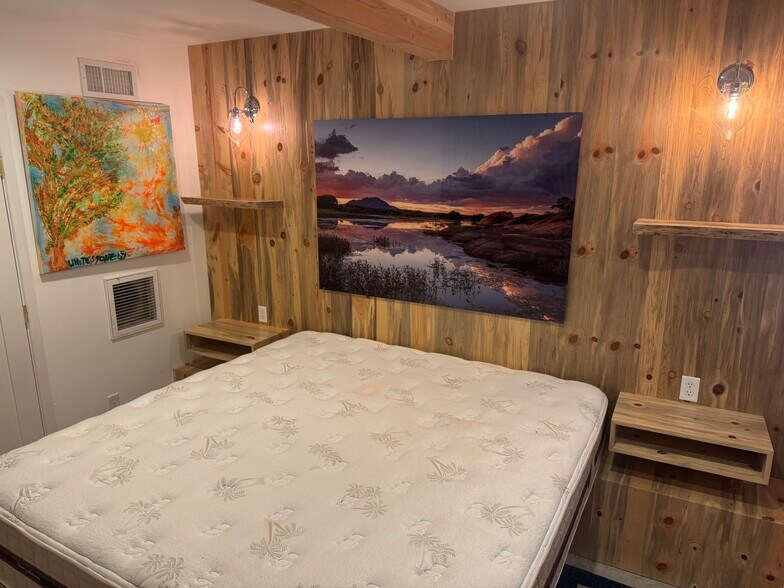 Building Photo - 342 S Mount Vernon Ave