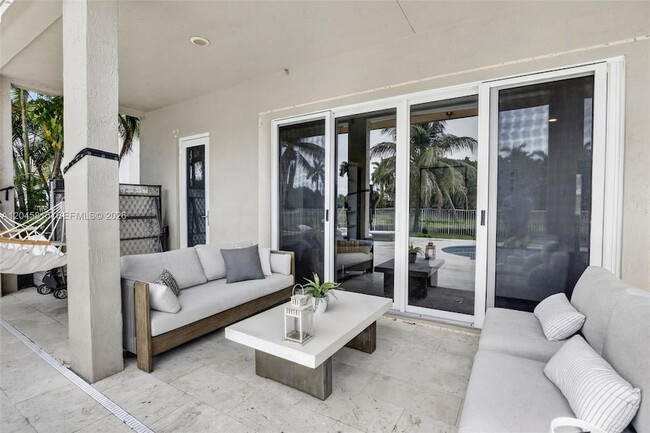 Building Photo - 981 Waterside Cir