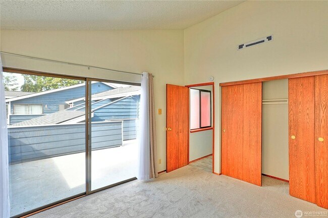 Building Photo - Spacious 2-Bed, 2-Bath Condo in Prime Ever...