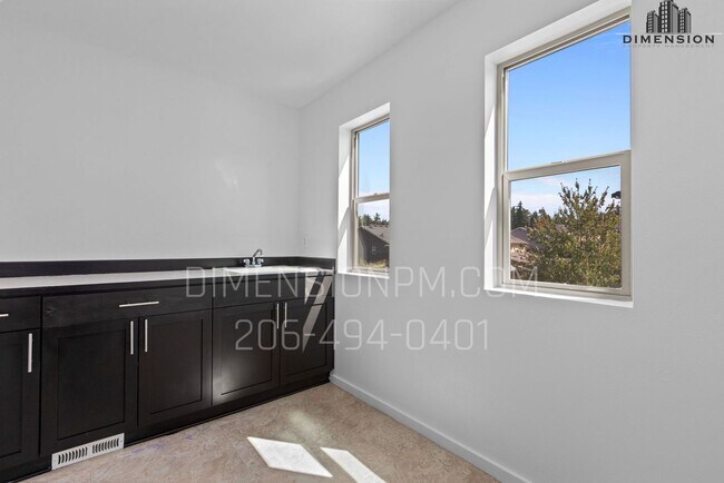 Building Photo - Kent Home