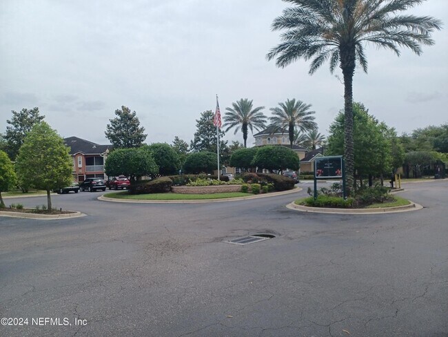 Primary Photo - 10075 Gate Pkwy N