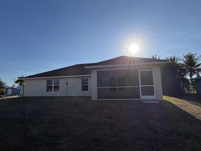 Building Photo - 4311 NE 23rd Pl