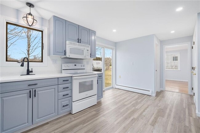 Building Photo - 4 Longmeadow Ave