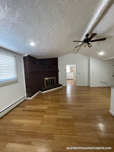 Building Photo - 241 Maverick St