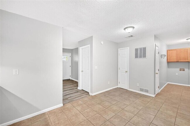 Building Photo - 255 Lowry St