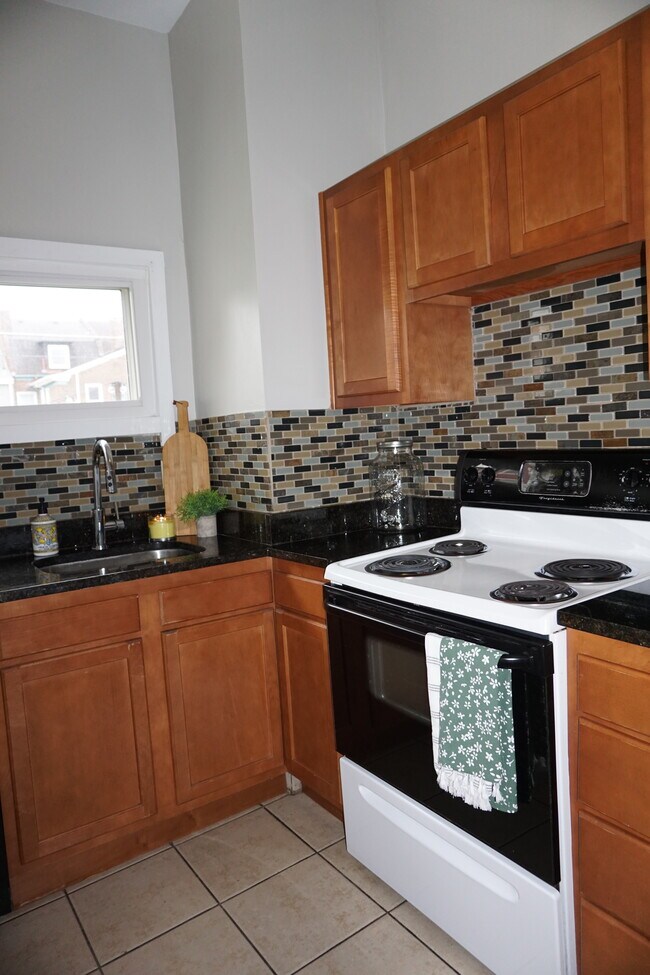 Building Photo - 4022 Mintwood St