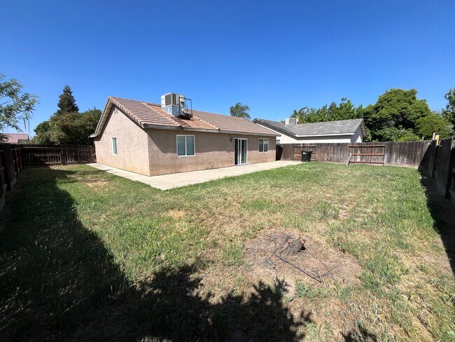Building Photo - Wonderful Porterville Home Coming Soon!