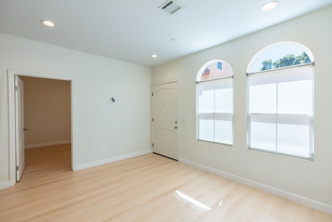 Building Photo - 111 E McLean St