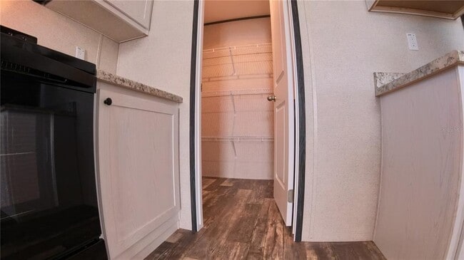 Building Photo - 9722 Scepter Ave