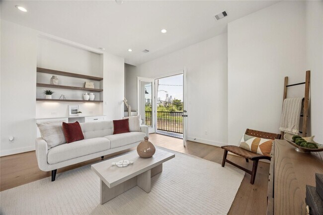 Building Photo - 2806 Mills St