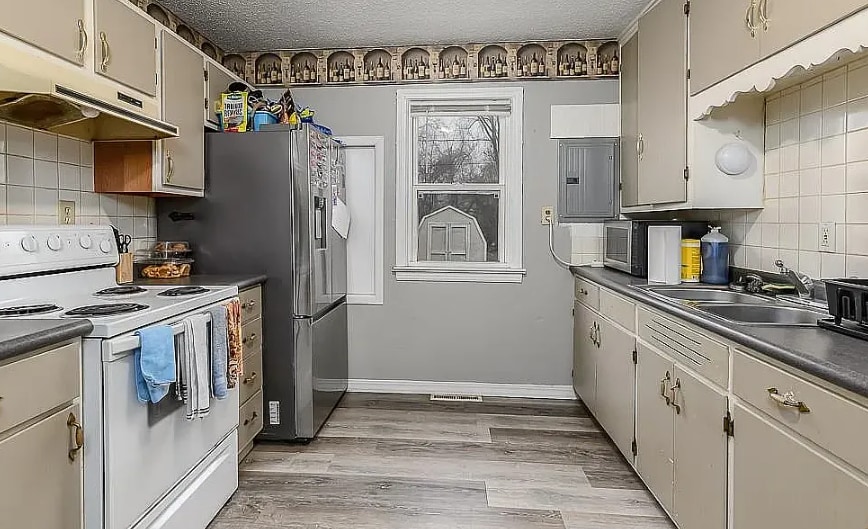 Building Photo - 329 S 64th St