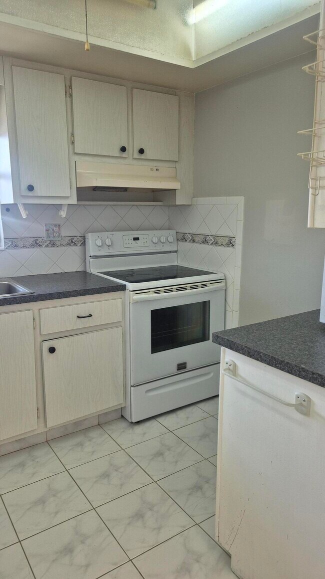Building Photo - 2805 Crosley Dr E