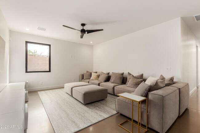 Building Photo - 4905 E White Gates Dr