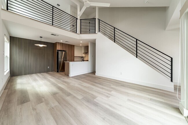 Building Photo - Stunning 2 bed / 2 bath condo in North Austin